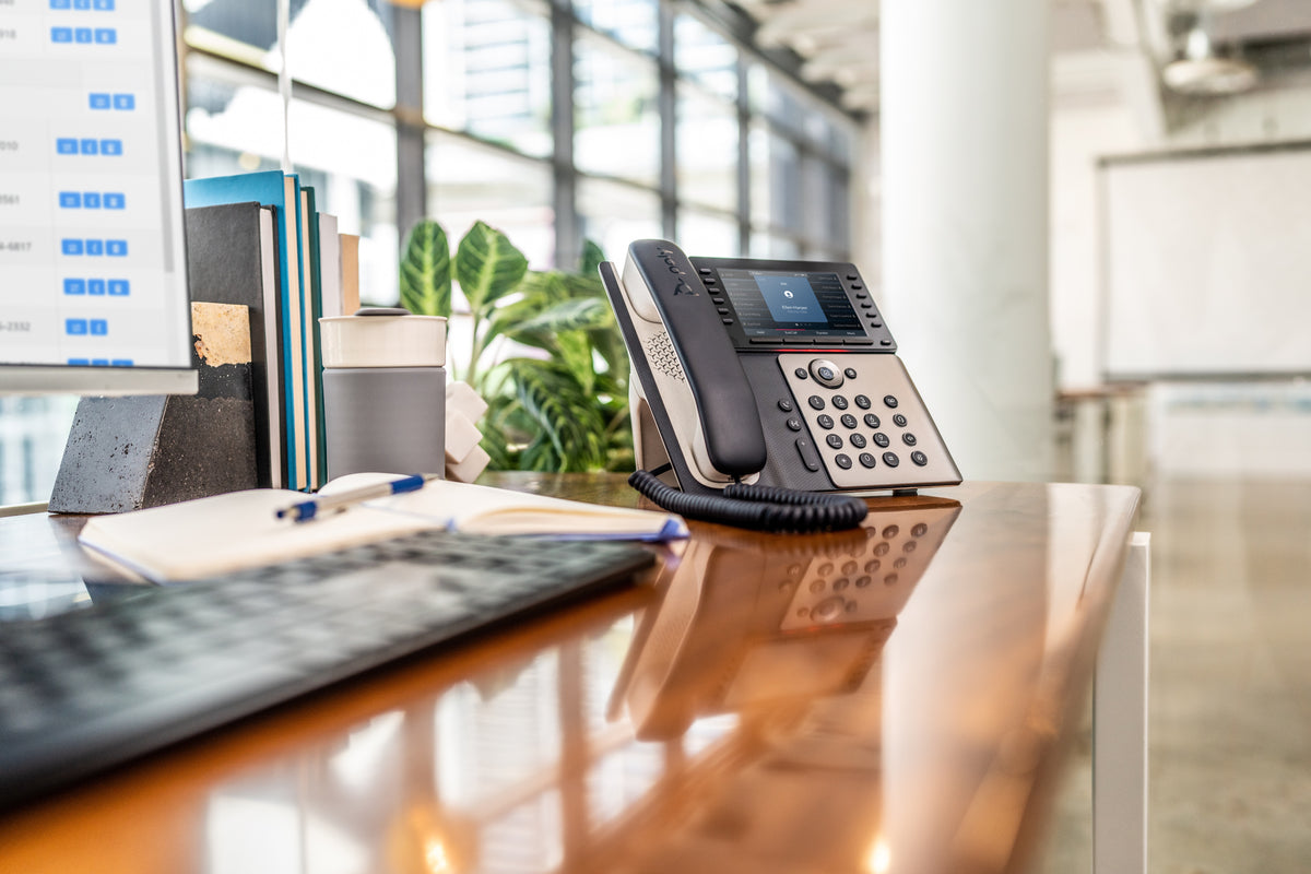 HP Poly Edge E550 IP-telefon och PoE-aktiverad